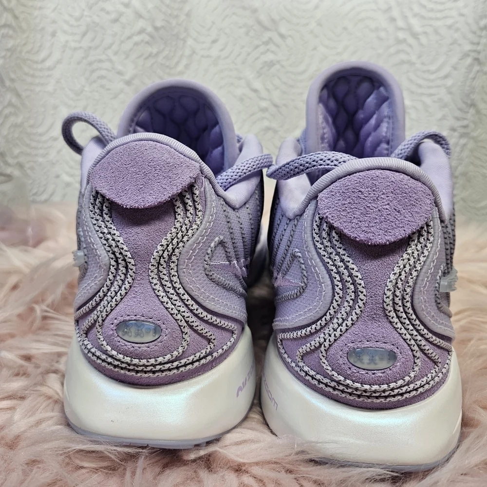 Nike LeBron James XXl Purple Sneakers with Modern Design